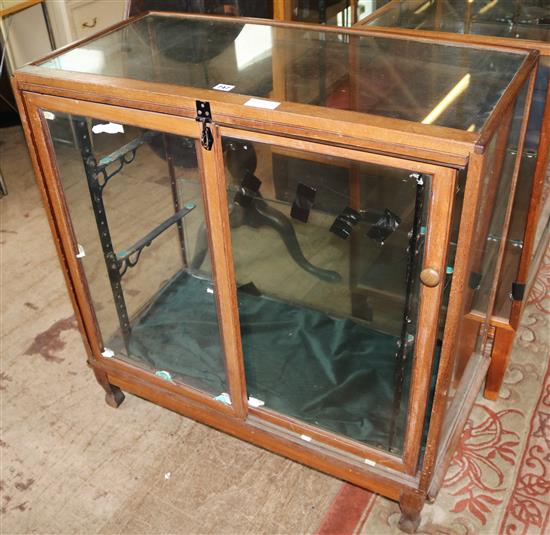 Rectangular glass cabinet